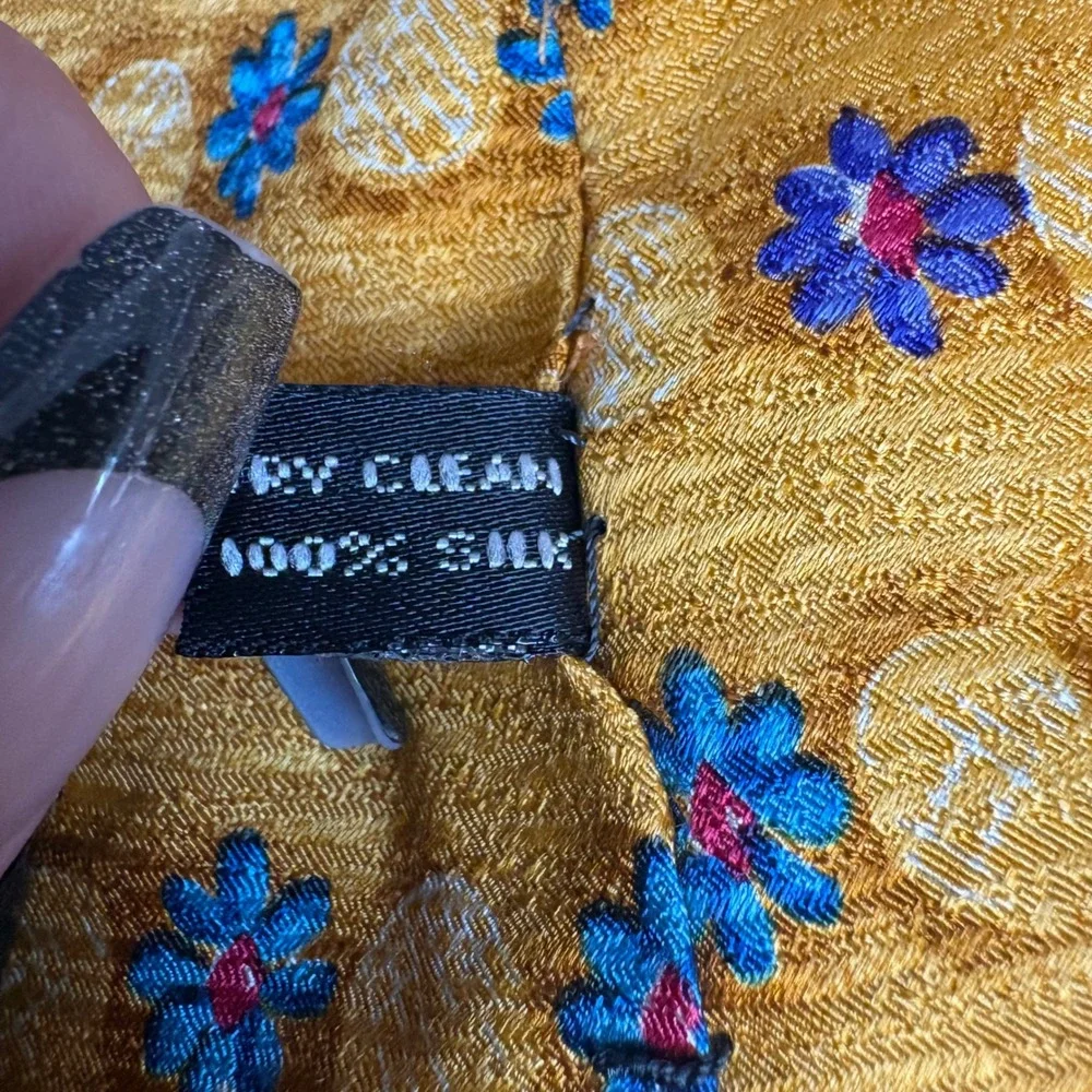 IKE BEHAR New York 100% Silk Tie Gold Floral Handmade Spain Mens Necktie